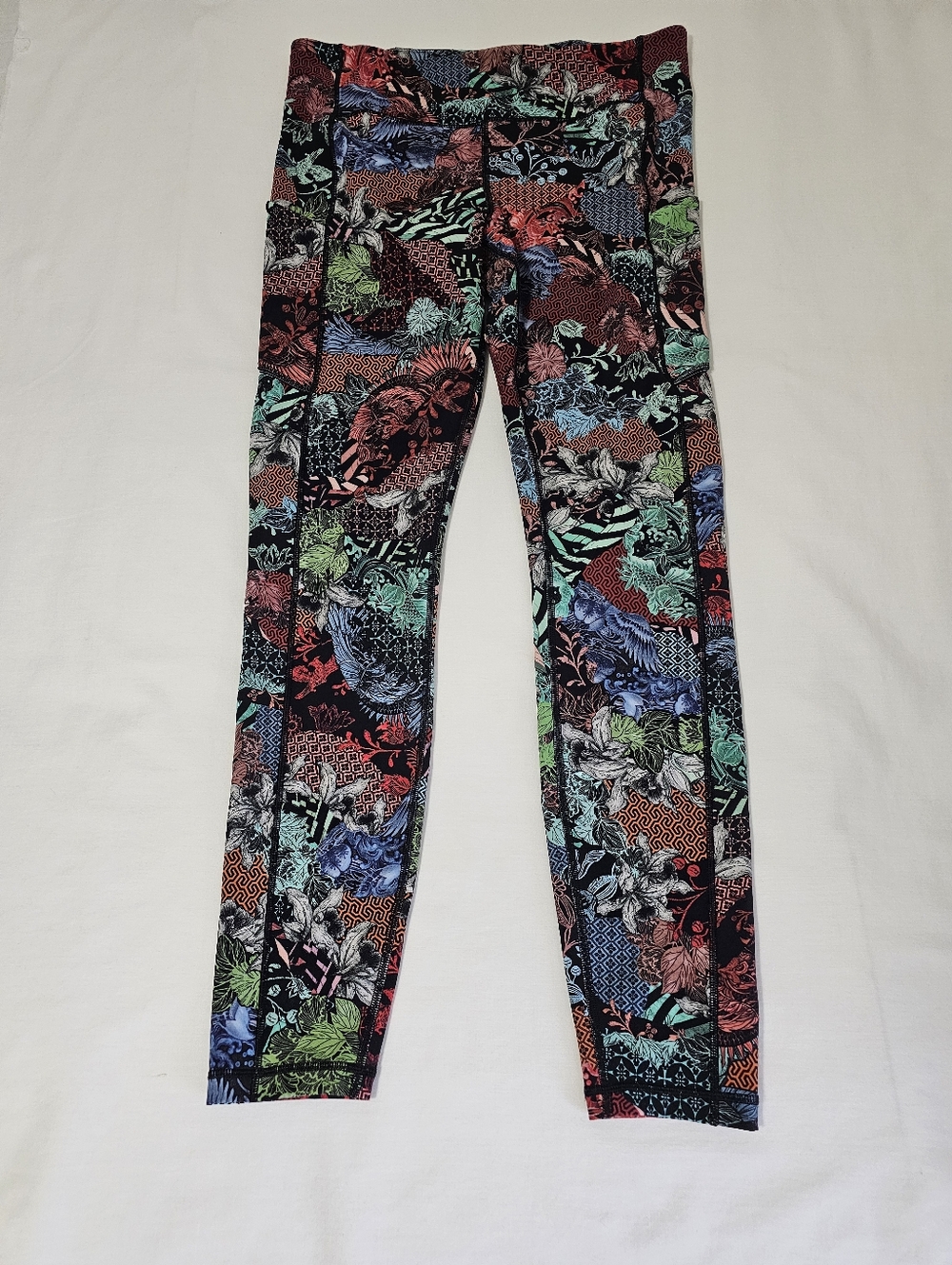 Lululemon Size 8 Floral Patchwork Leggings Black Multicolor Yoga Pants - Picture 2 of 10